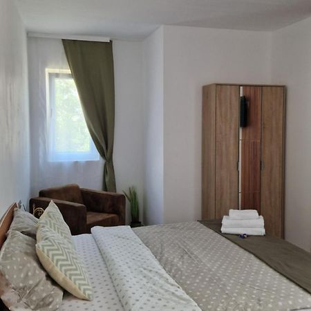 Готель Huesca House Турда Екстер'єр фото