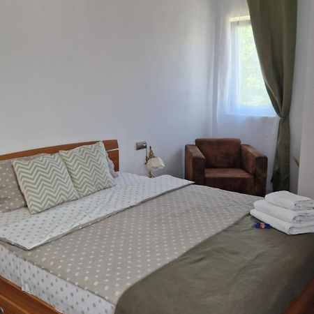 Готель Huesca House Турда Екстер'єр фото