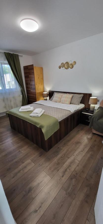 Готель Huesca House Турда Екстер'єр фото