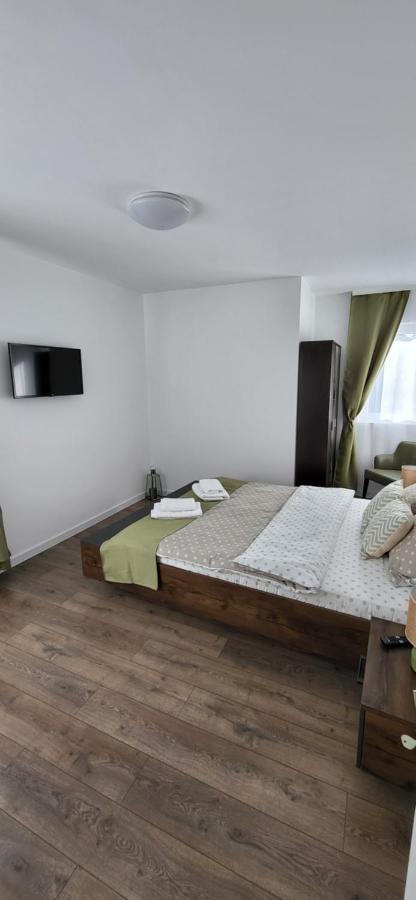 Готель Huesca House Турда Екстер'єр фото