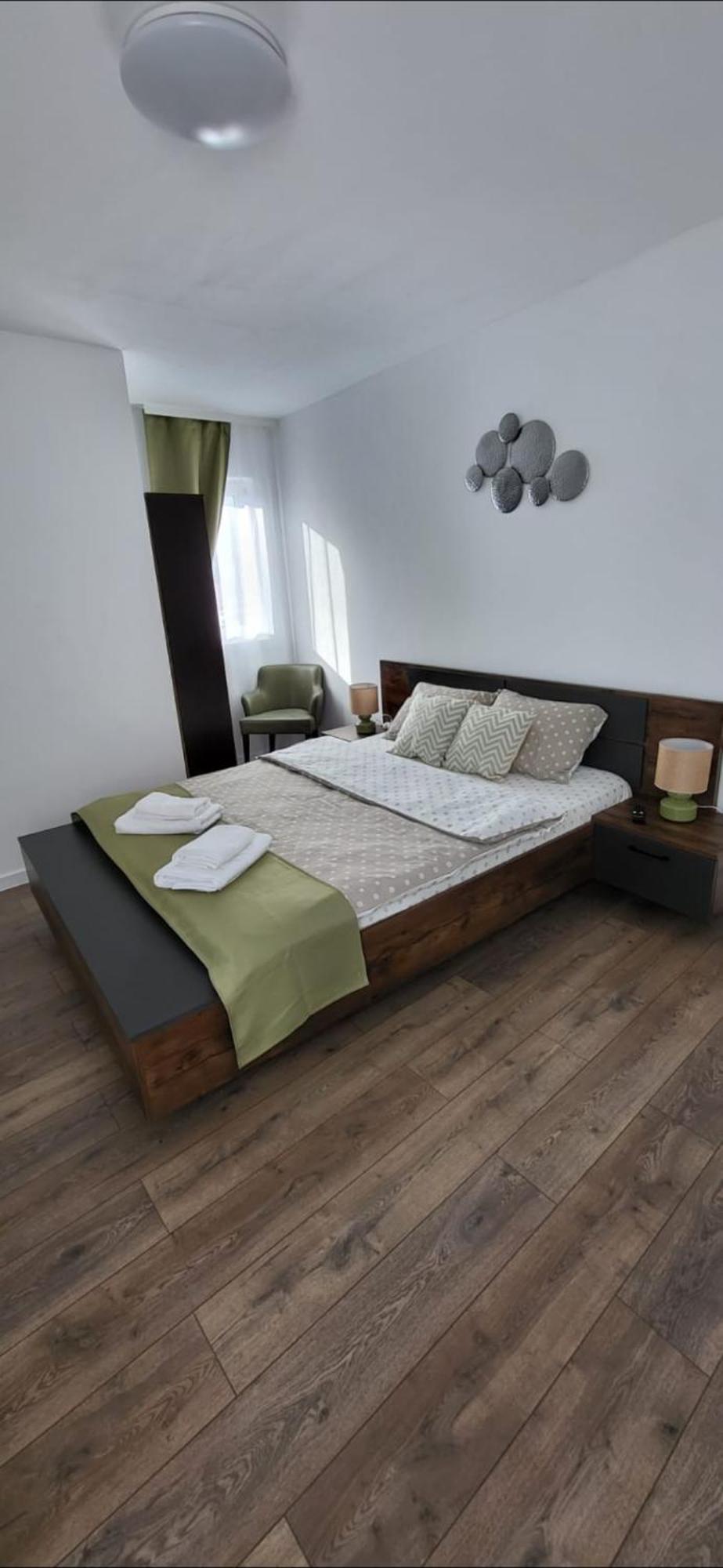 Готель Huesca House Турда Екстер'єр фото