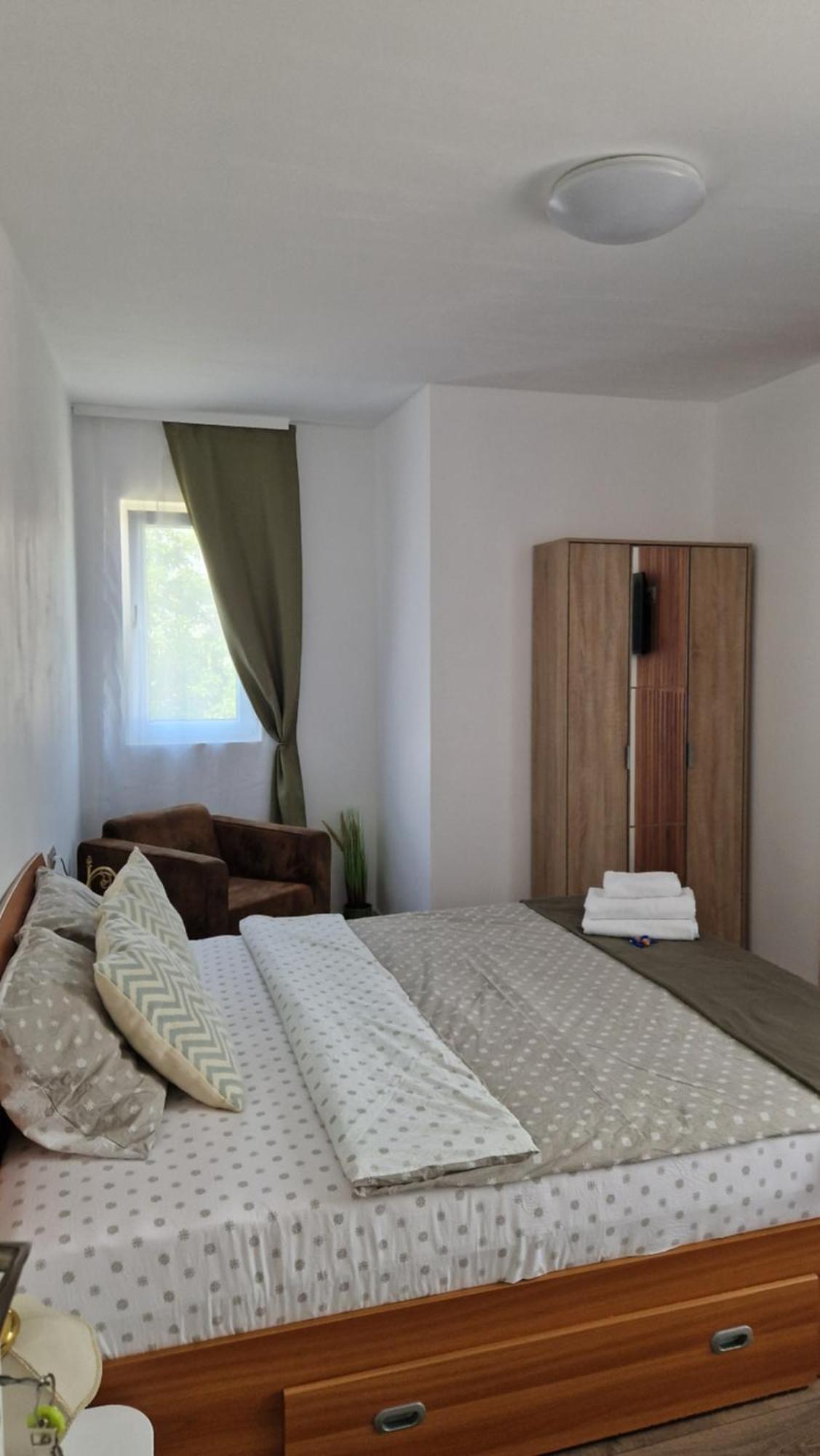 Готель Huesca House Турда Екстер'єр фото